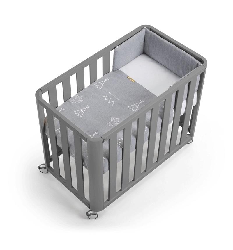 Minicuna 90x50 DOCO Sleeping - Gris con colchón, nórdico y protector